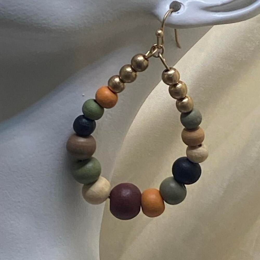Vintage Multicolor Wooden Bead Hoop Earrings Gold Tone Boho Pierced Dangle - Picture 3 of 4